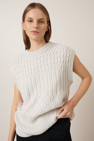 aran_vest-oat_melange-8_grande