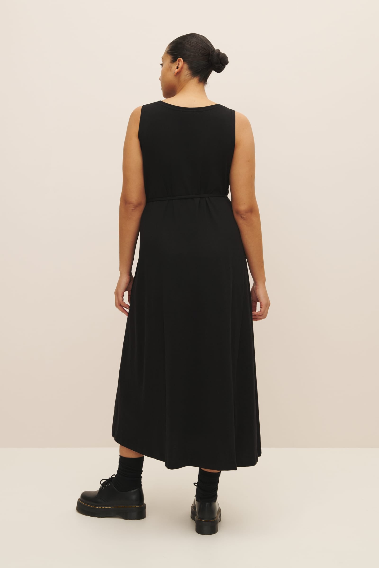 Long black swing dress hotsell